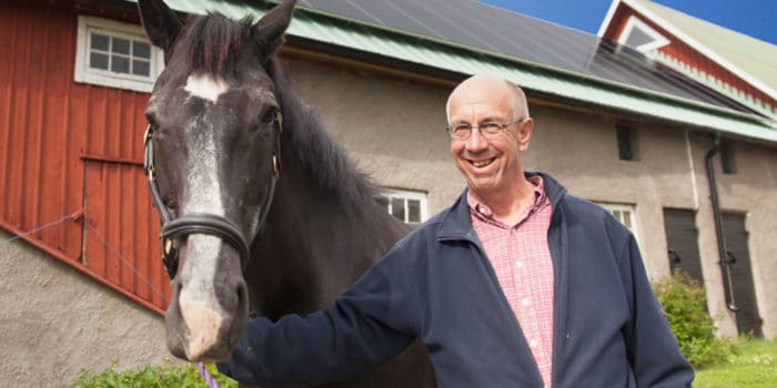 Hans Westerlund framför sina solceller