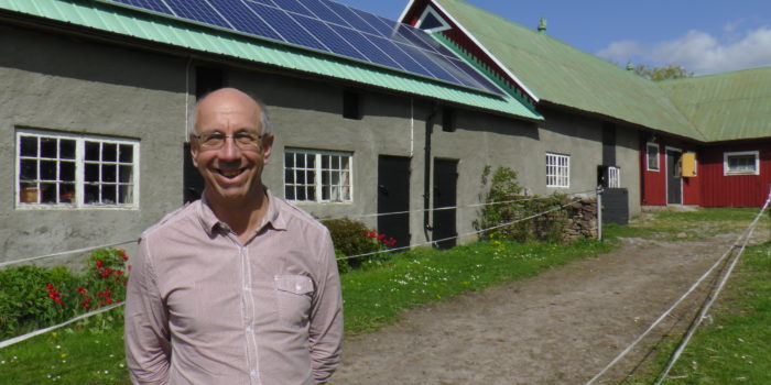 Hans Westerlund framför sina solceller