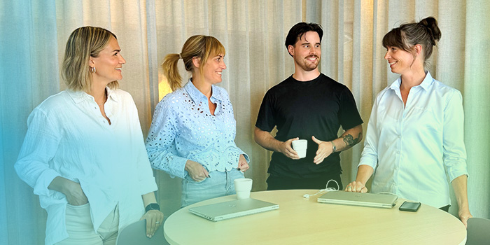 Fyra medarbetare på kundcenter; Johanna, Marielle, Lysandro och Linda.